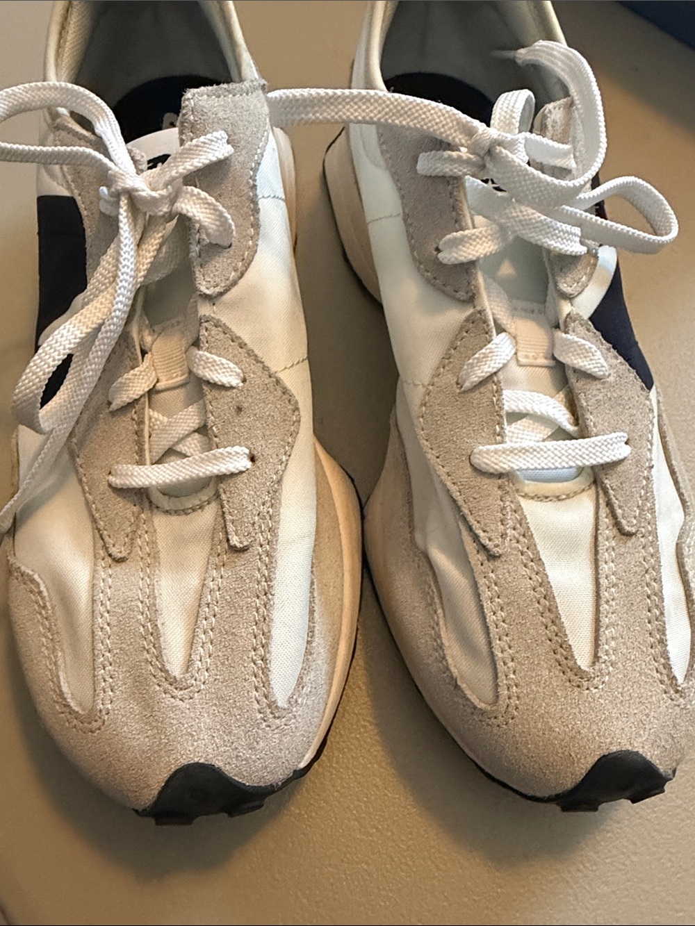 Big Boys New Balance White, Light Gray & Black Retro Runner Sneakers size 7 - Picture 9 of 9